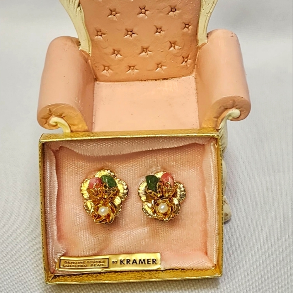 Vintage Kramer Genuine !950's Cultured PearlCoral, and Jade Floral Clip Earrings - Picture 13 of 13